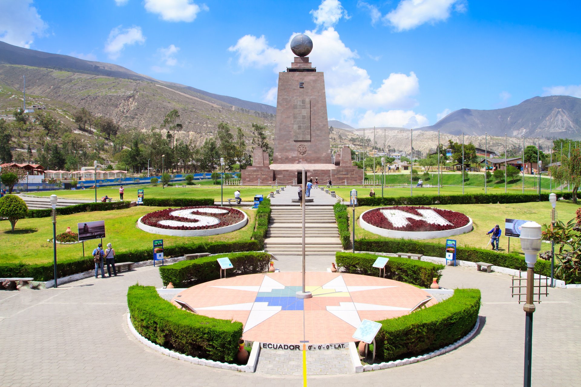 Monumento a la Mitad del Mundo, latitud 0°