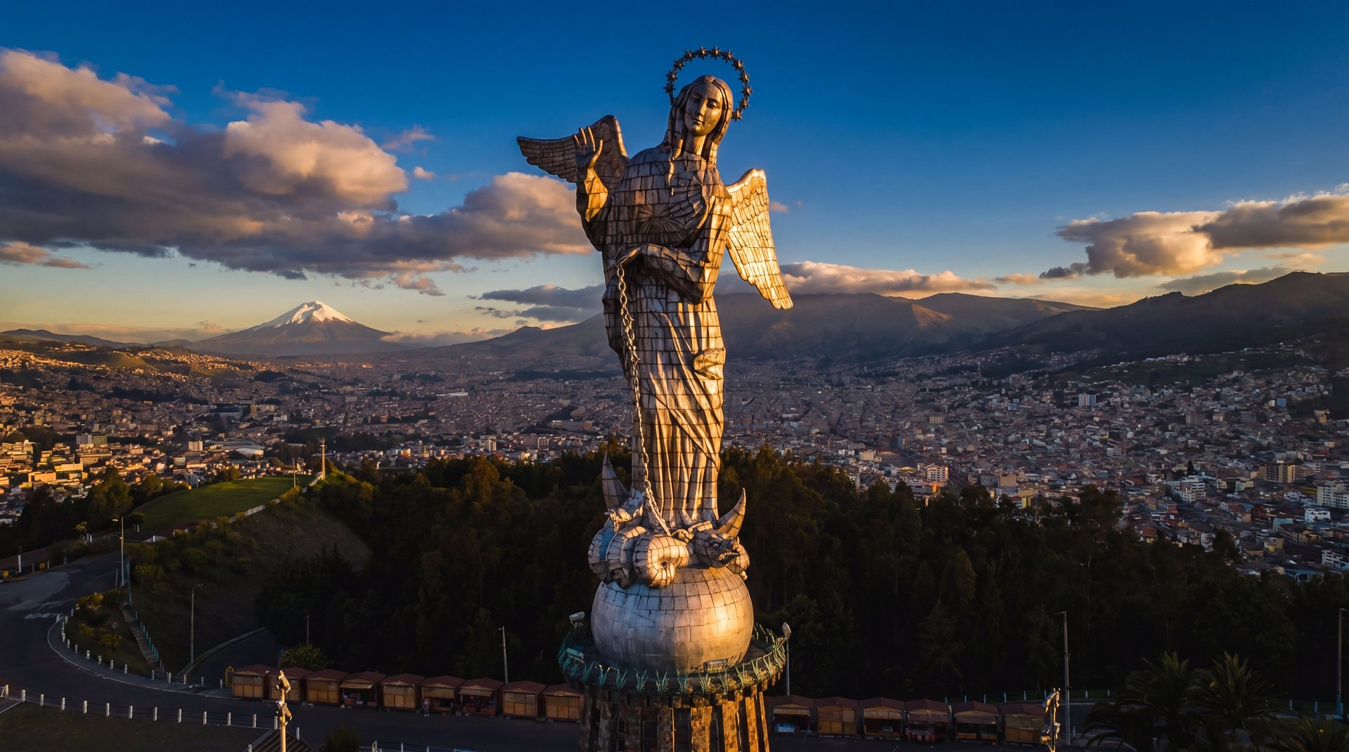 Virgen del Panecillo, mirador alado sobre Quito