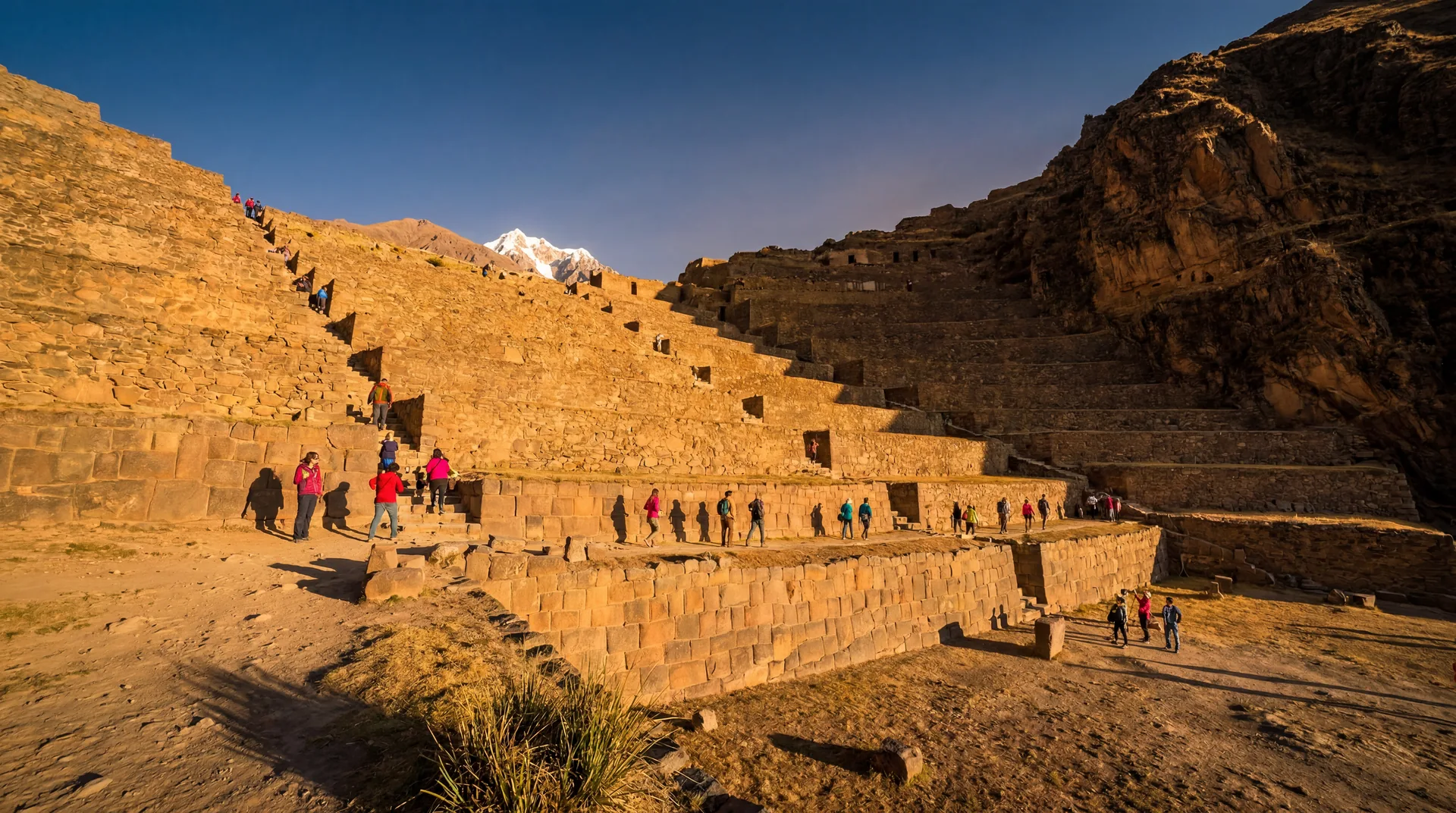 Terrazas y andenes incas de Ollantaytambo en el Valle Sagrado